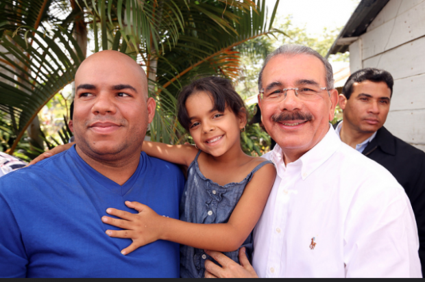 Presidente Danilo Medina felicita a los padres
