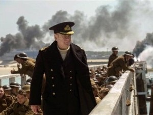 Esta imagen proveída por Warner Bros. Pictures muestra a Kenneth Branagh en una escena de (AP ).
