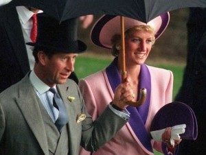 En esta foto del 20 de junio del 1990, la princesa Diana y el príncipe Charles de Gran Bretaña son vistos en el segundo día de la carrera hípica Royal Ascot, cerca de Londres. Un canal de la televisión británica va a transmitir un documental sobre l (AP )