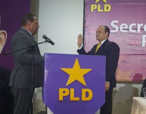 Surún Hernández fue juramentado por Julio Cesar Terrero, presidente de Dignidad Jurídica del PLD,
