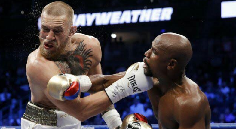 Mayweather Jr masacró al irlandés Conor McGregor, atleta de las artes marciales mixtas.