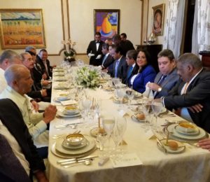 Miembros del Bloque Progresista reunido con el presidente Danilo Medina