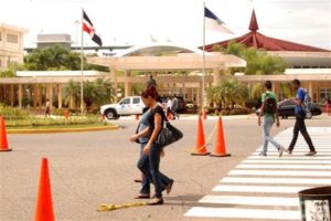 Estudiantes en la UASD (archivo).