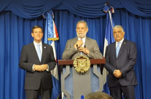 Secretario de Estado de Puerto Rico, Luis G. Rivera Marín; vocero de la Presidencia, Roberto Rodríguez Marchena y el canciller Miguel Vargas Maldonado