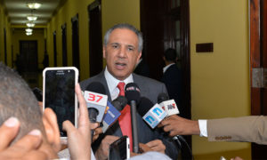 José Ramón Peralta, ministro administrativo de la Presidencia dice el gobierno erogará fondos para dinamizar la economía.