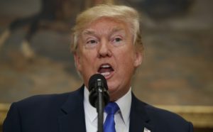 Trump apoya propuesta para limitar inmigración legal