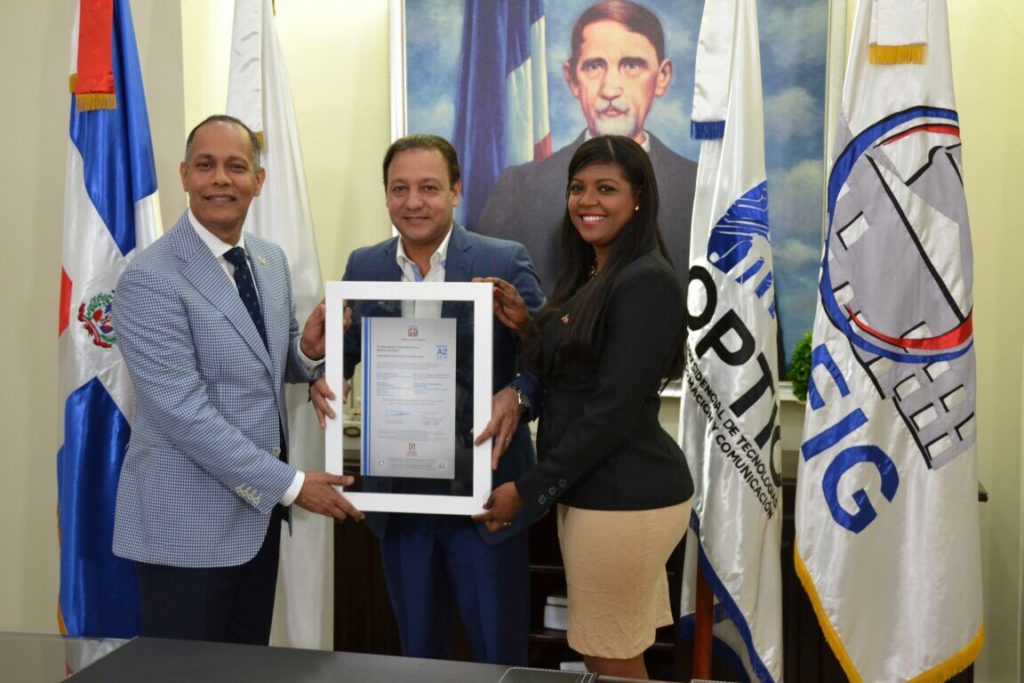 El Ayuntamiento del municipio de Santiago, se convirtió en el primer cabildo certificado bajo la NORTIC A3:2014, otorgada por la Oficina Presidencial de Tecnologías de la Información y Comunicación (OPTIC)