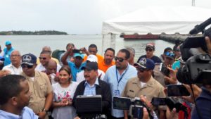 Autoridades y familiares  reciben a pescadores dominicanos que estuvieron detenidos en Bahamas 