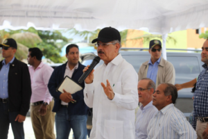 Danilo Medina ofreció apoyo a la Cooperativa de Pescadores de Boca de Yuma.