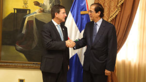 El secretario de Estado de Puerto Rico, Luis Rivera Marín y el ministro de la Presidencia d ela República Dominicana, Gustavo Montalvo.