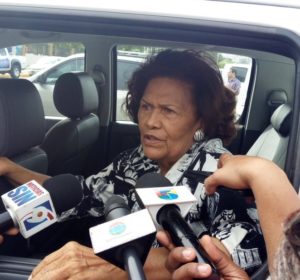 La Defensora del Pueblo, Zoila Martínez Guante gestiona salida de dominicanos de HAití (foto Julio Caraballo)