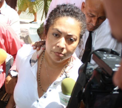 Marlin Martínez, funcionaria en Pasaportes y madre del joven Marlon Martínez, principal sospechoso en la desaparición de Emely Peguero. (Fuente extrena)