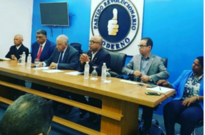 Presidente y secretario general del PRM Andrés Bautista y Jesús Vasquez reunidos con su bloque diputados