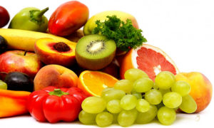 En está época es necesario consumir alimentos que tengan mucho más líquidos, como las frutas y verduras.