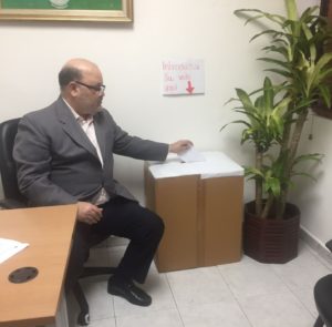 Ramón Tejada vota en la escogencia de los miembros a la Comisión de Ética del Diape.
