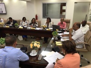 Reunión con los encargados del Departamento de Recursos Humanos del Ministerio, el presidente de los profesores, Eduardo Hidalgo, junto al Comité Ejecutivo Nacional.
