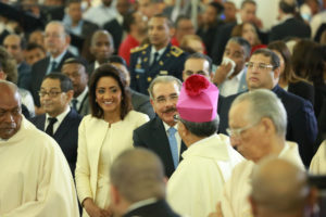 El presidente Danilo Medina acompañó a la feligresía católica congregada en el Centro de Convenciones Sansoucí.