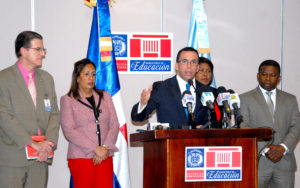 El ministro de Educación, Andrés Navarro