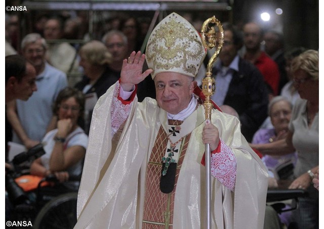 El cardenal Dionigi Tettamanzi, quien fue un fuerte candidato a papa