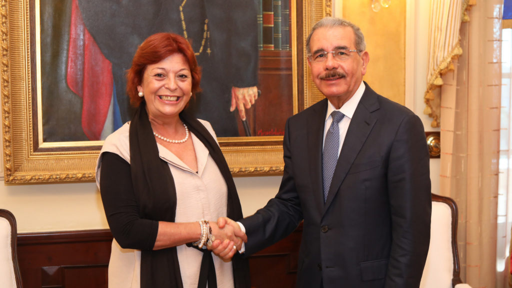 Danilo Medina recibió a la directora regional de UNICEF para América Latina y el Caribe, María Cristina Perceval.