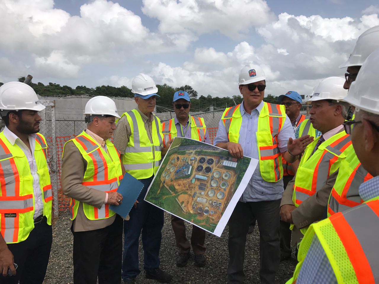 Alejandro Montás dice que la obra tiene como fin contribuir con el saneamiento de las aguas residuales generadas en el Distrito Nacional y Santo Domingo
