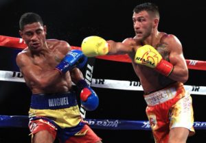 Vasyl Lomachenko noquea a Miguel Marriaga (Foto by @HellingMarian )