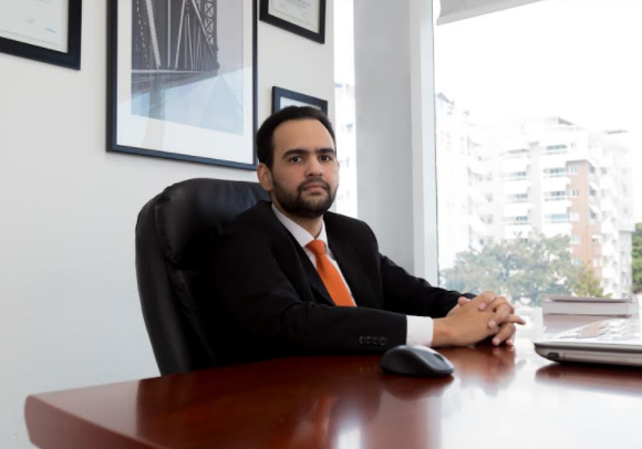 Abogado y especialista en Derecho Administrativo, Franklyn José Hernández Bretón