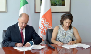 El documento firmado por el ministro de Medio Ambiente, Francisco Domínguez Brito y Yolanda León, representante del Grupo Jaragua