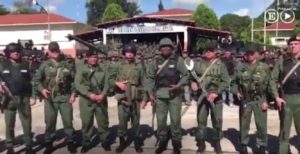 Miembros de la Armada de Venezuela enfrenta a grupo militar que tomó un fuerte