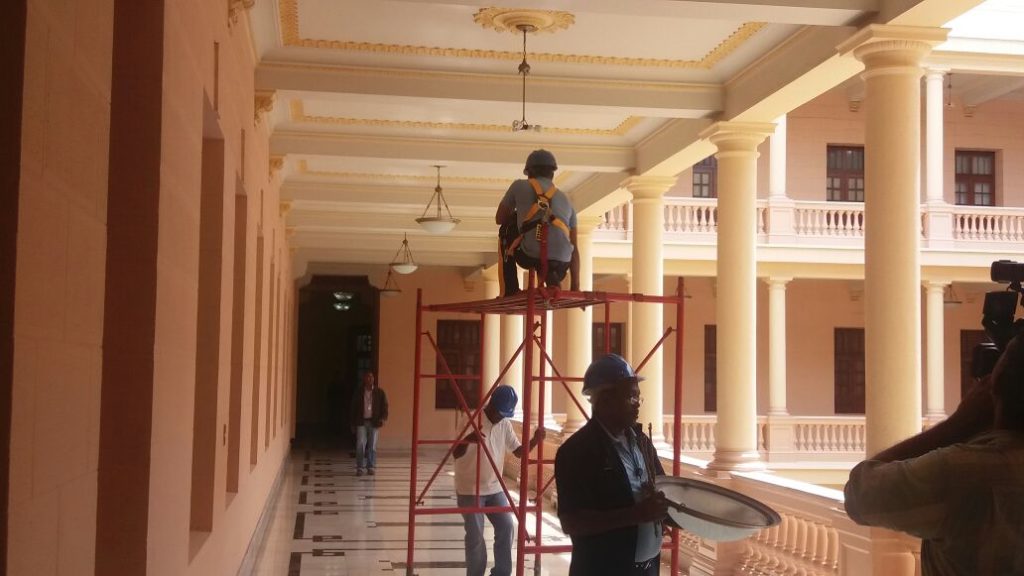 Labores en el Palacio Nacional por huracán María