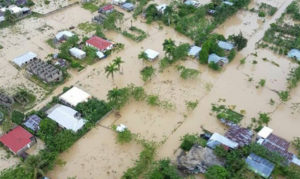 Puentes, viviendas, cultivos y carreteras resultaron afectados por el paso por el país de los huracanes Irma y María, que dejaron millonarias pérdidas en el Caribe.