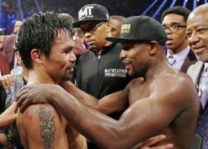 ARCHIVO - Foto del 2 de mayo de 2015 de los boxeadores Manny Pacquiao, izquierda, y Floyd Mayweather Jr. después de su pelea en Las Vegas. (AP Foto/Isaac Brekken, Archivo).