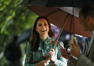El príncipe Guillermo y la princesa Catalina en el Palacio de Kensington en Londres el 30 de agosto del 2017. (AP Foto/Kirsty Wigglesworth, File)