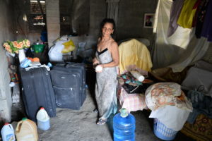 Una de las personas evacuadas en Nagua por llegada de Irma (Foto Kelvin Mota)