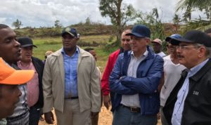 Presidente Danilo Medina visita zonas afectadas por huracán María.