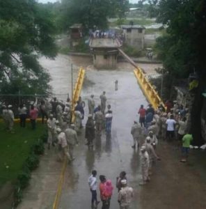 Puente sobre el río Masacre en Dajabón colapsa