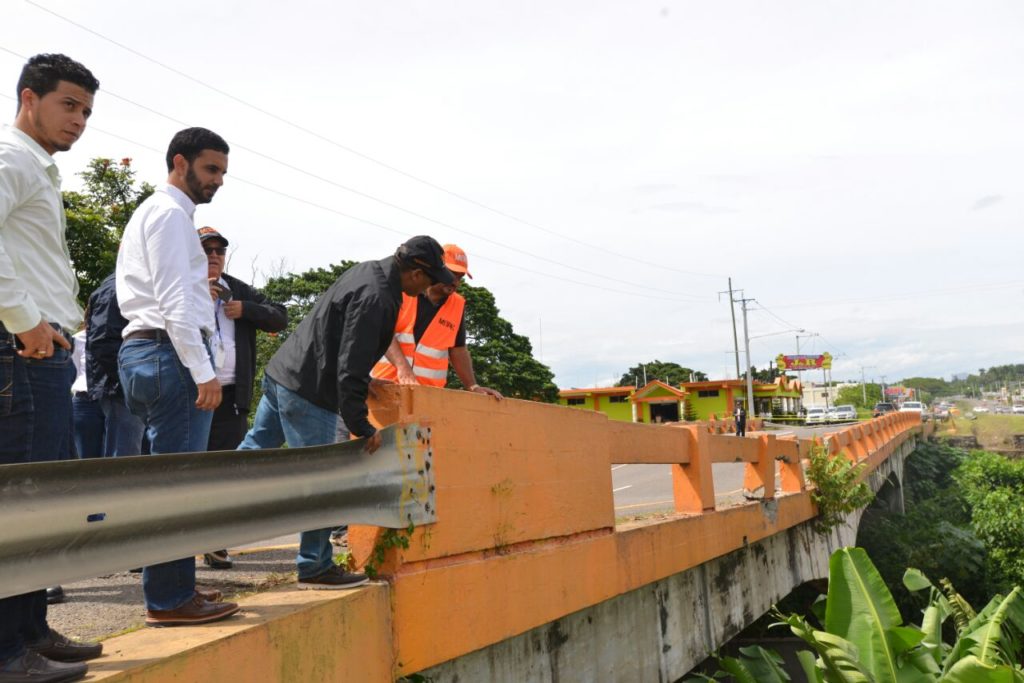 Obras Públicas evalúa daños provocados por huracán María en obras viales