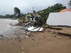El COE reporta viviendas destruidas e inundaciones en Nagua por paso de huracán Irma  (Foto David Hilario)