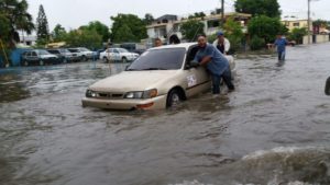 Inundaciones en Santiago por lluvias causadas por el huracán Irma.