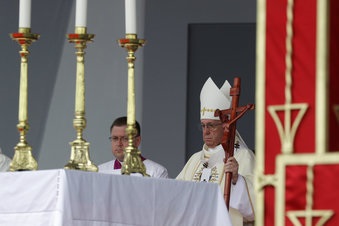 El papa Francisco celebra misa en Villavicencio, Colombia, el viernes 8 de septiembre de 2017. (AP Foto / Andrew Medichini)