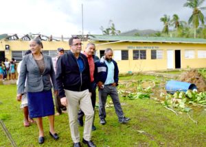 El ministro de Educación, Andrés Navarro, encabezó un recorrido por los planteles más afectados en las provincias La Altagracia y La Romana