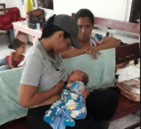 Periodista Shaira Castillo amamanta bebé en refugio de Samaná