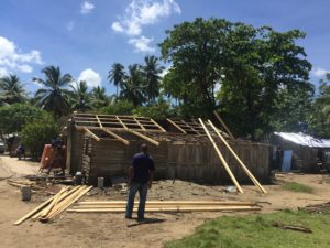 El Plan Social de la Presidencia entrega enseres del hogar e inicia techado en comunidades afectadas por Irma