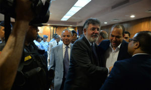 Ángel Rondón y Víctor Díaz Rúa salen de la audiencia tras oír el fallo. El MP depositó una apelación. (Foto Romelio Montero)