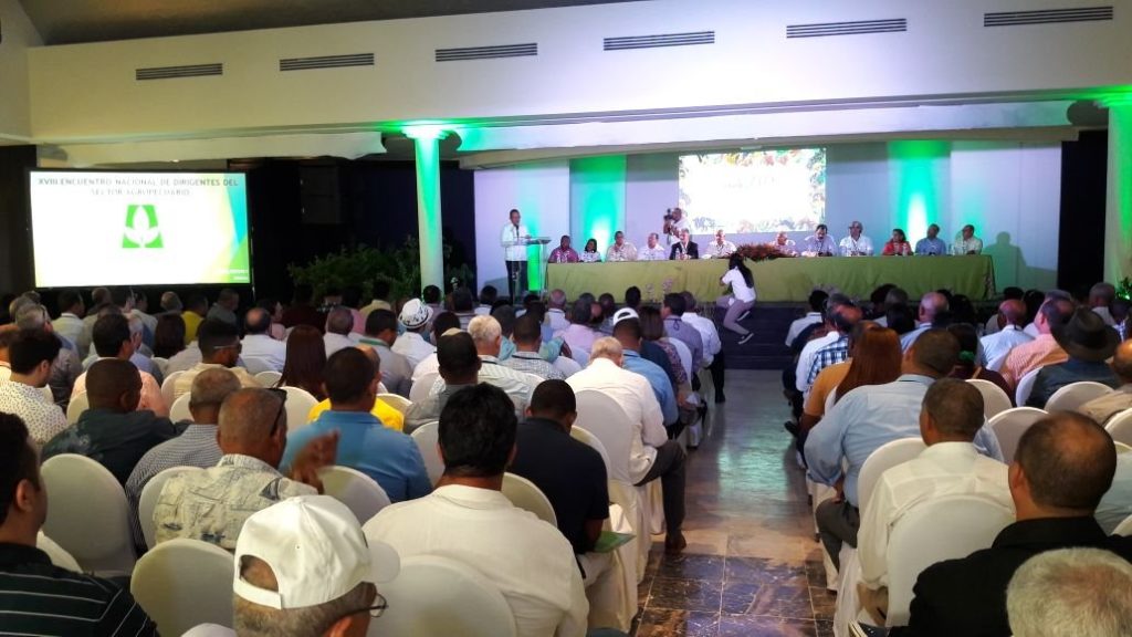 Osmar Benítez, director de la JAD, durante su ponencia afirma huracán Irma afectó la agricultura dominicana, pero no severamente