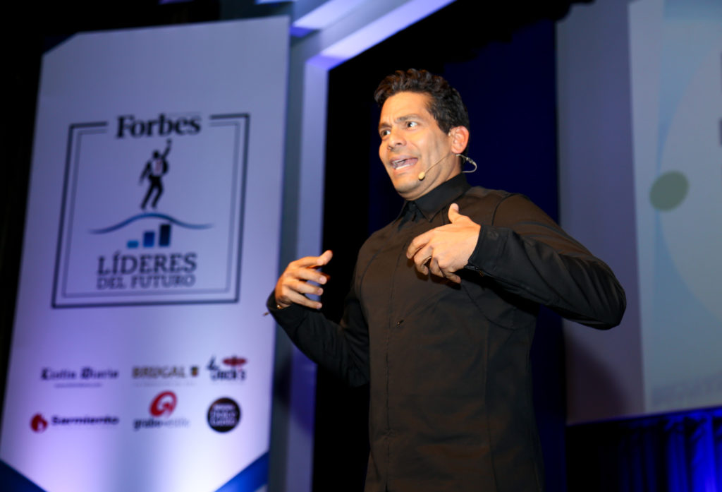 Ismael Cala expone en la celebración del evento de Forbes "Líderes del Futuro".