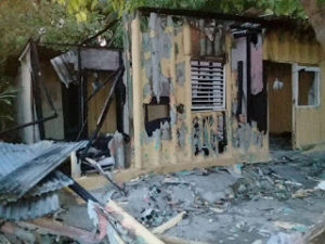 La vivienda afectada por el fuego (cortesía del periodista Renhé Miranda)
