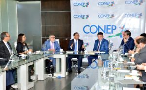 El ministro de Educación Andrés Navarro reunido con la cúpula directiva del Consejo Nacional de la Empresa Privada (CONEP)
