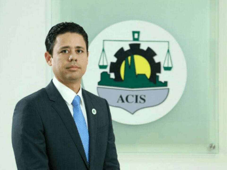 El presidente de la Asociación de Comerciantes e Industriales (ACIS),  Carlos Guillermo Núnez, manifestó indignación por valla colocada por la Alcaldía de Santiago.