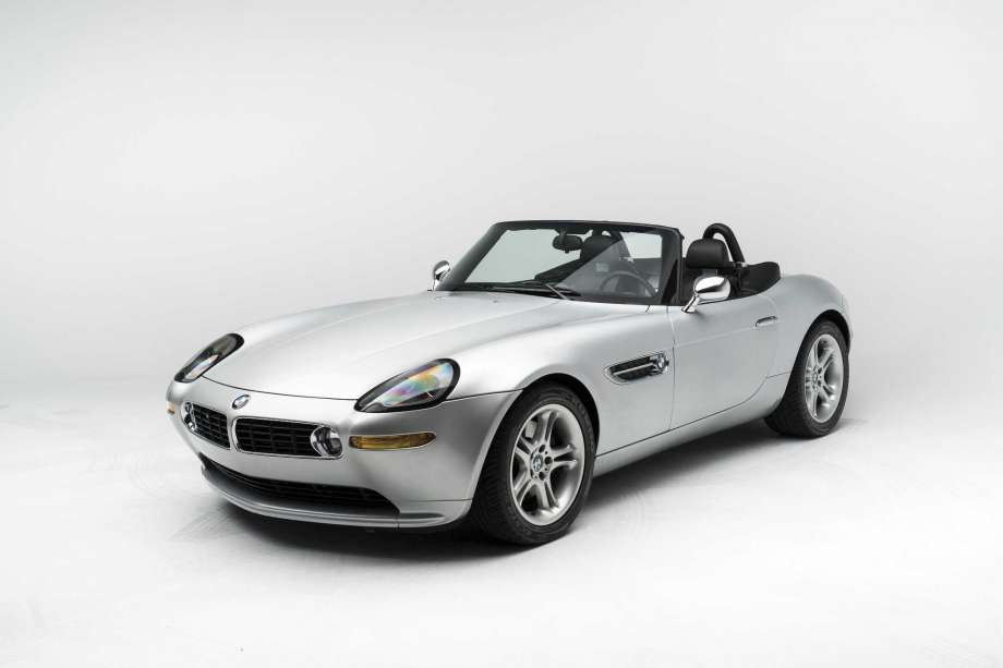 En esta foto del 2017 provista por RM Sotheby's, se ve un deportivo BMW Z8 del 2000 que fue propiedad de Steve Jobs y que es uno de los vehículos que se subastarán en Nueva York el 6 de diciembre. AP